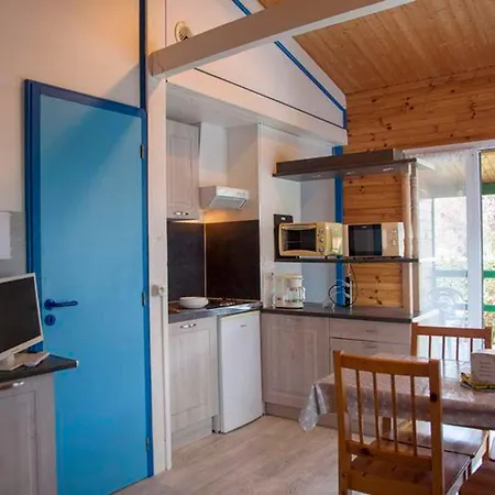Pour 6 Personnes Avec Terrasse à - Api-1-52-434 Naucelle