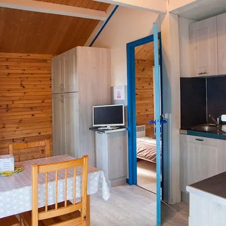 Campeggio Pour 6 Personnes Avec Terrasse à - Api-1-52-434 Naucelle