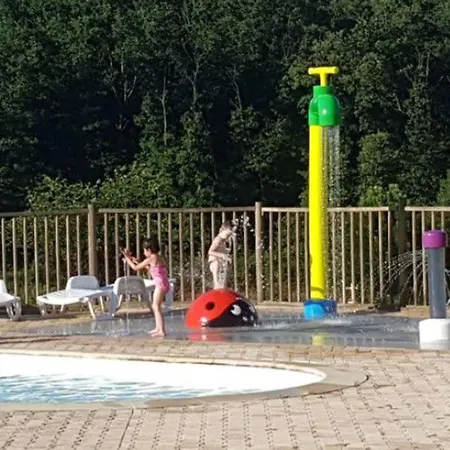 Pour 6 Personnes Avec Terrasse à - Api-1-52-434 * Naucelle