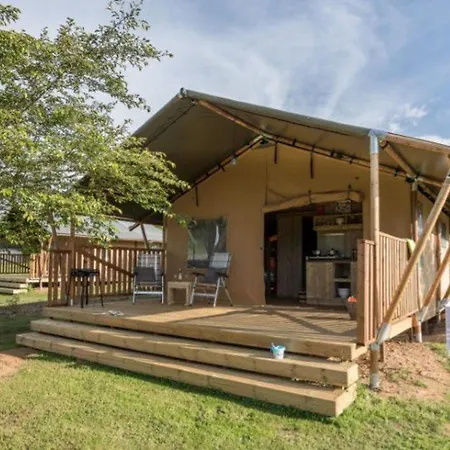 Pour 6 Personnes Avec Terrasse à - Api-1-52-434 Campeggio Naucelle