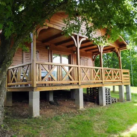 Pour 6 Personnes Avec Terrasse à - Api-1-52-434 * Naucelle
