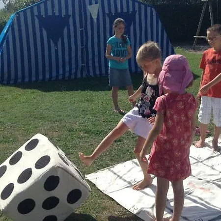 Pour 6 Personnes Avec Terrasse A - Api-1-52-434 * Naucelle